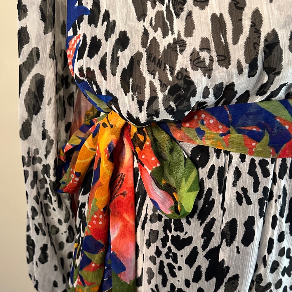 Chic Long Sleeve Leopard Print Maxi Dress with Vibrant Accents - Picture 3 of 16